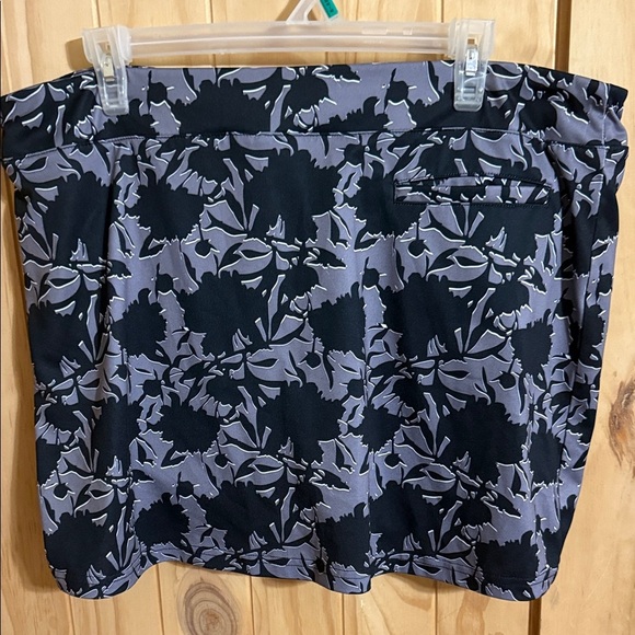 Pebble Beach Floral Patterned Skorts in Black and Gray - Picture 3 of 5